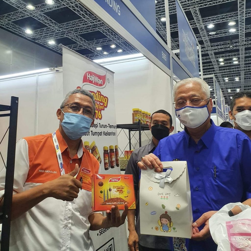 Haji Wan bersama Perdana Menteri